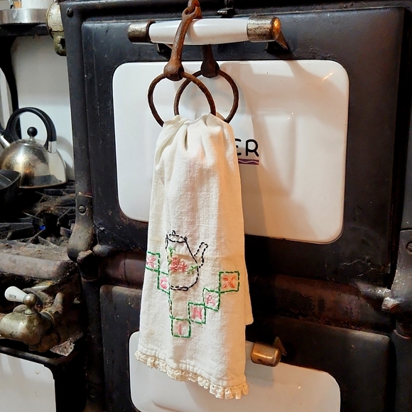 Old Horse Bit With Vintage Hand Towel - Picture 3 of 10